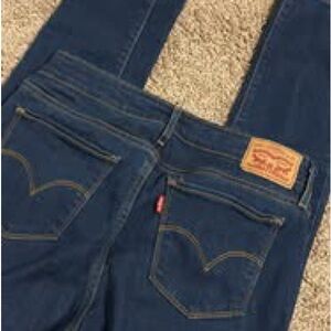 Levi's Women's Indigo Skinny Jeans with Contrasting Stitching